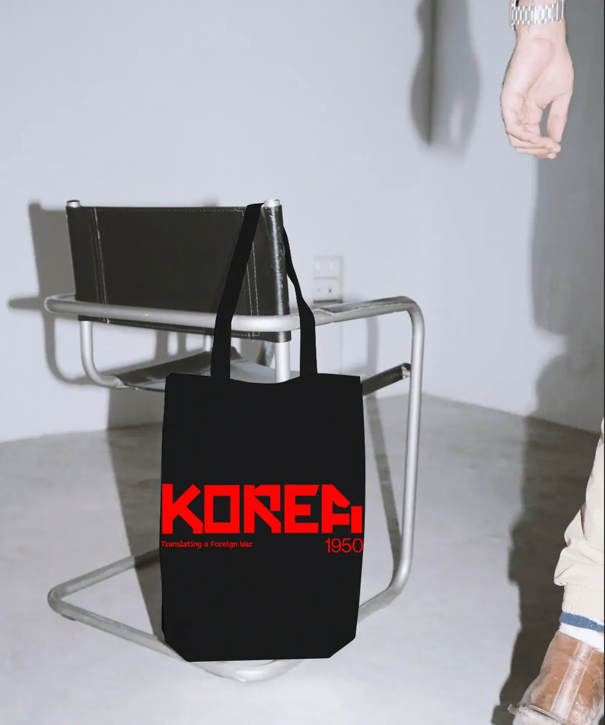 Black KOREA 1950 tote bag